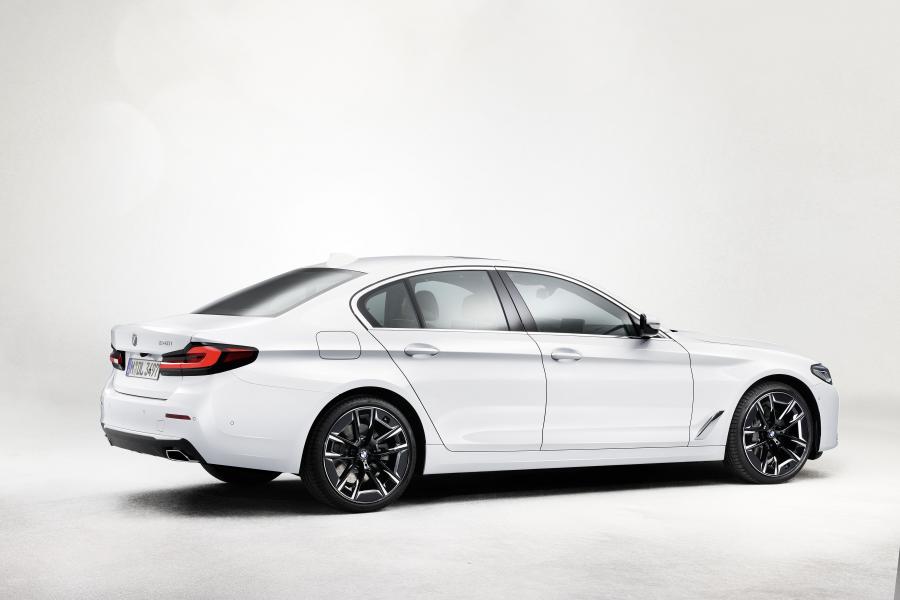  BMW 540i Luxury Line (G30) 2020 года  (WW) (фото 10 из 29)